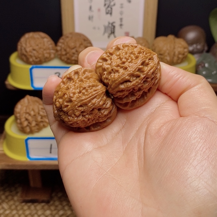 文玩核桃把件白狮子