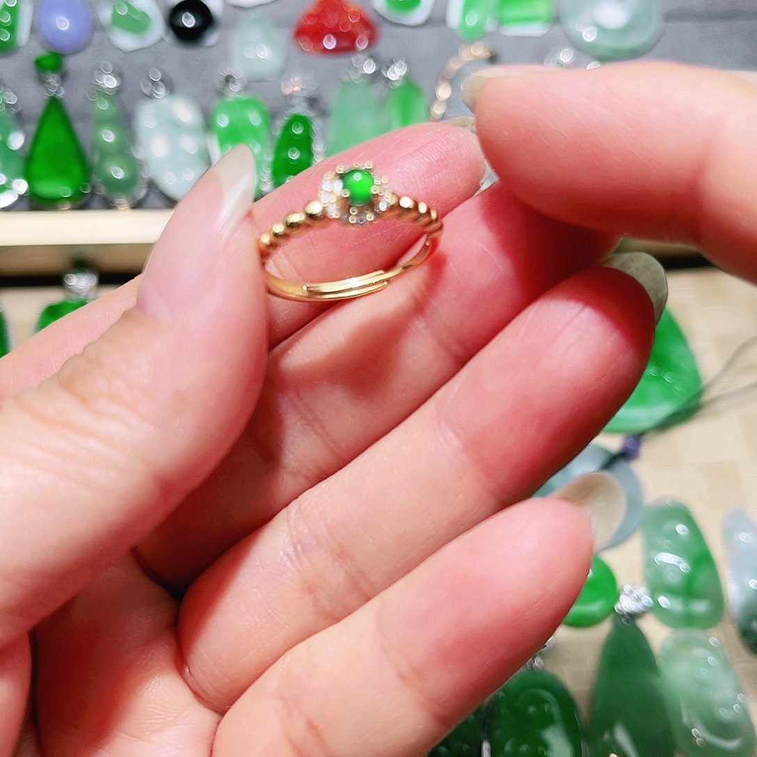 翡翠颈饰未镶嵌裸石