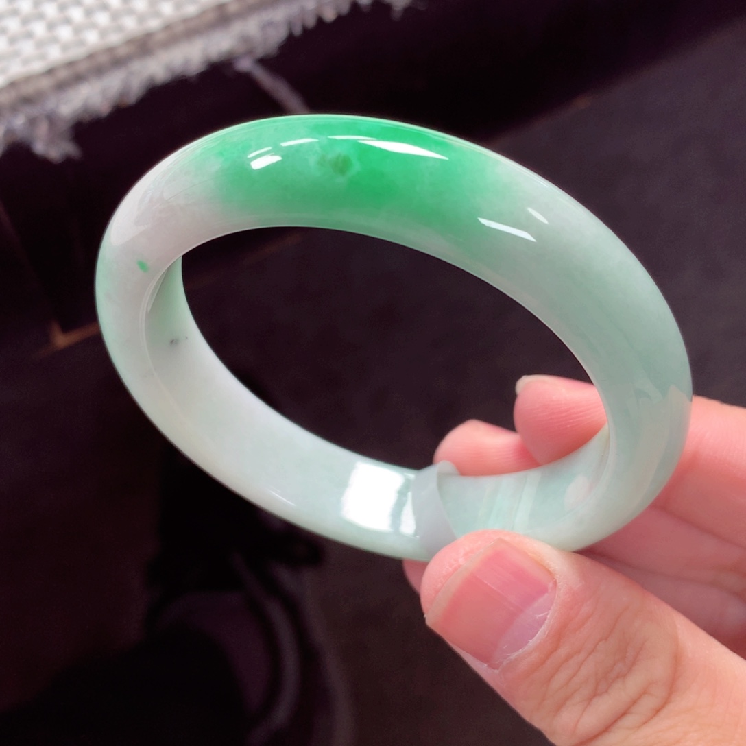 翡翠手镯未镶嵌缅甸