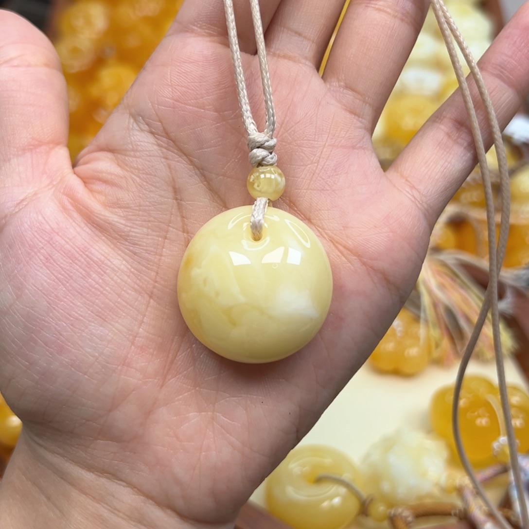 未镶嵌颈饰琥珀蜜蜡