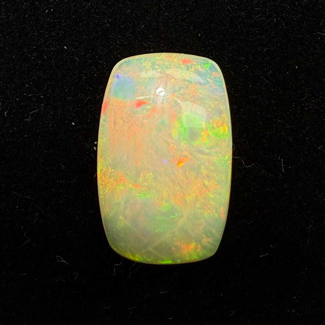 6.63ct天然彩欧泊裸石，尺寸18.4*11.5*5.7mm，颜色美艳，油画般色彩