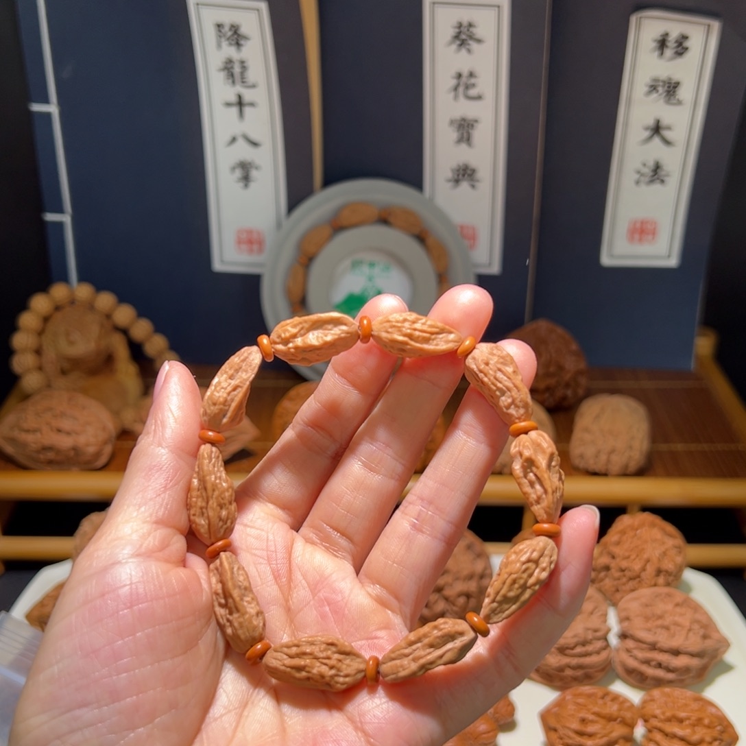 天***店文玩核桃把件铁豆异型