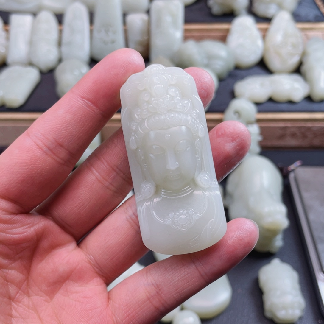 和田玉未镶嵌车挂