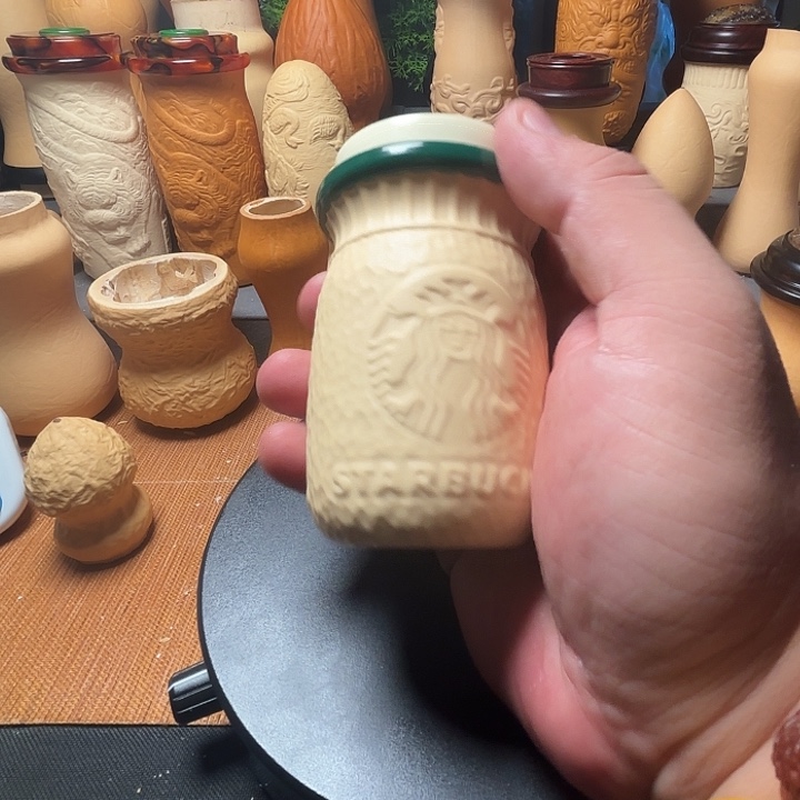 隐隐约约地看到一只大白