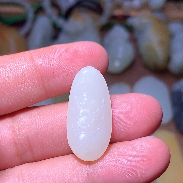 玉***润和田玉（糖玉）未镶嵌手链