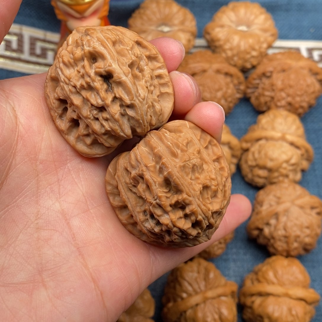 文玩核桃把件39全品三角白