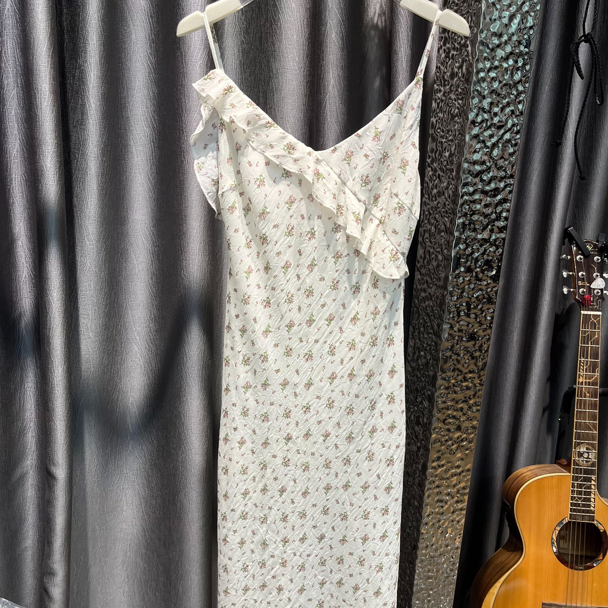 【熊二&精选】2025新款设计师款高定碎花荷叶边吊带度假风连衣裙夏