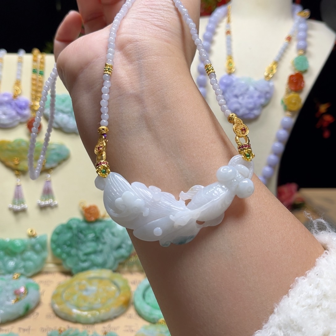 翡翠颈饰未镶嵌锦鲤