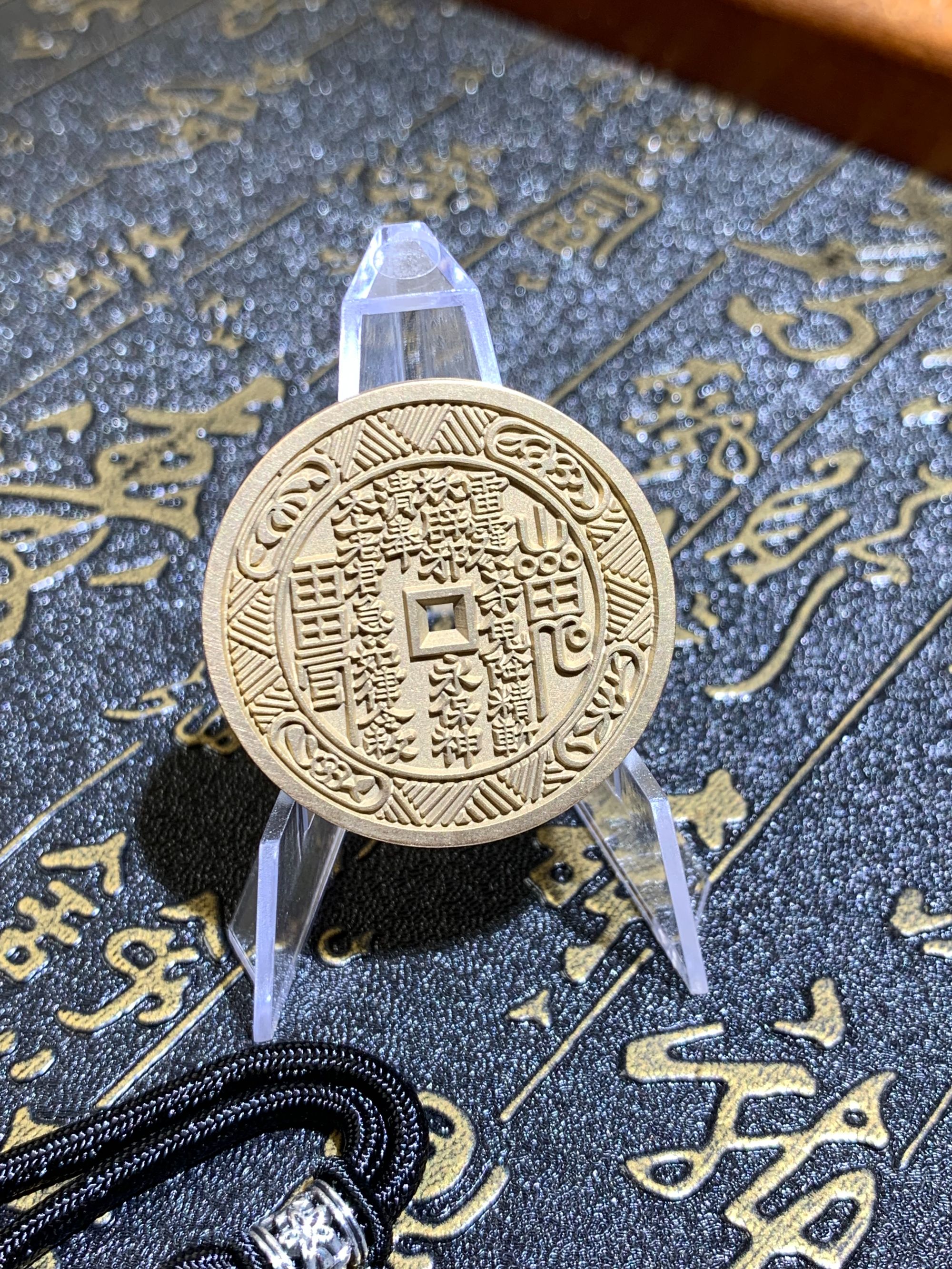 现代仿制工艺品四项雕母3.5