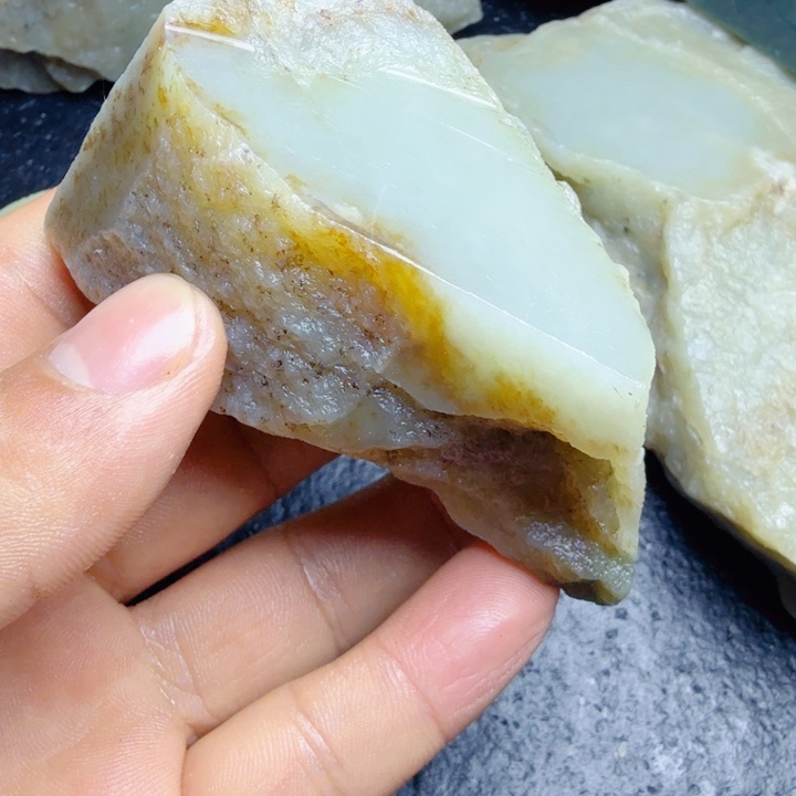 和田玉（糖玉）未镶嵌珠宝奇石