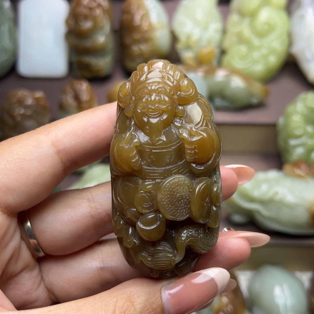 余***4和田玉未镶嵌把件