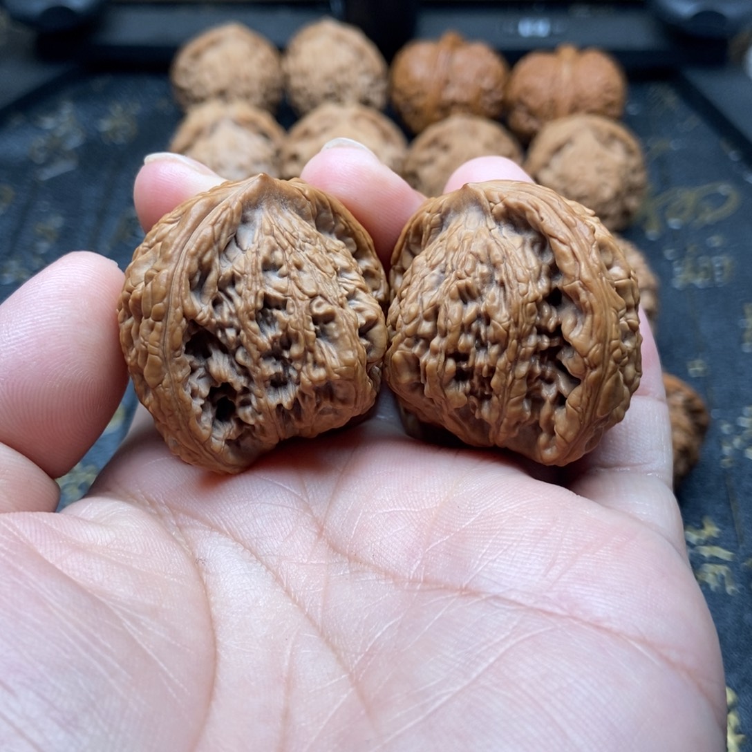 大叶紫檀（黑酸枝木类）40尺全品无修佛抱子