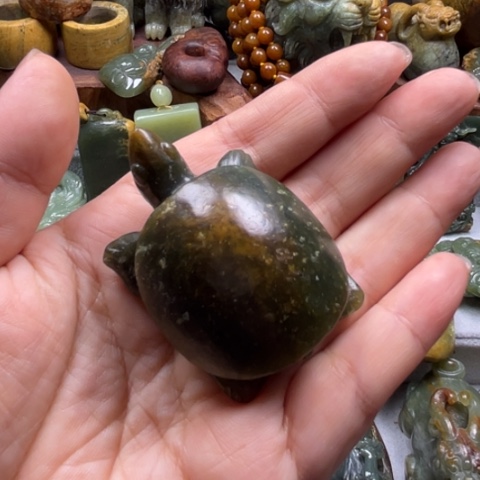 未镶嵌岫岩河磨玉（透闪石质玉）把件世**窗