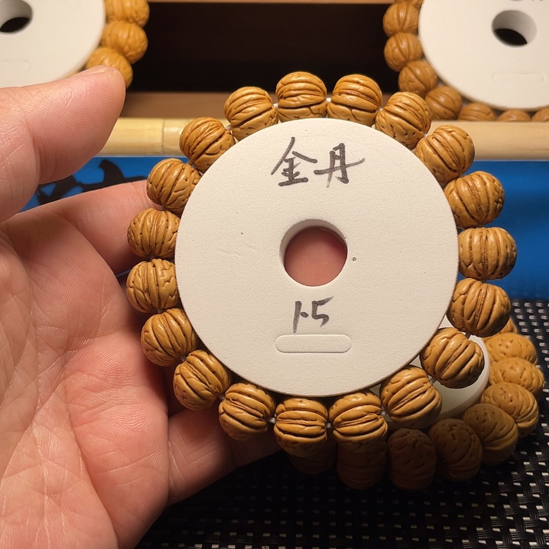 模***王桃木金丹桃核，皮质好，密度大