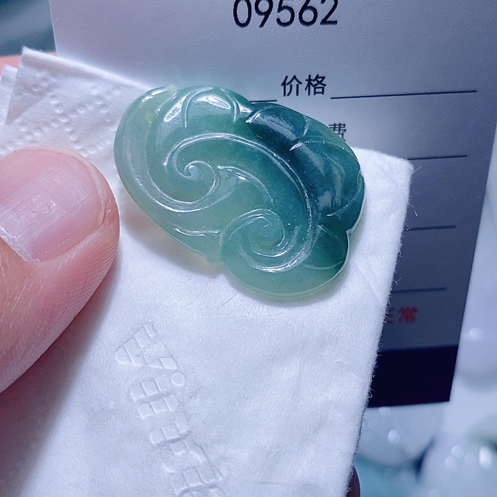 翡翠未镶嵌颈饰天光墟翡翠市场现金代购