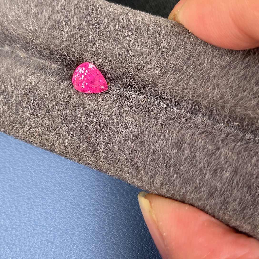 尖晶石裸石未镶嵌1.25 无烧 艳粉色