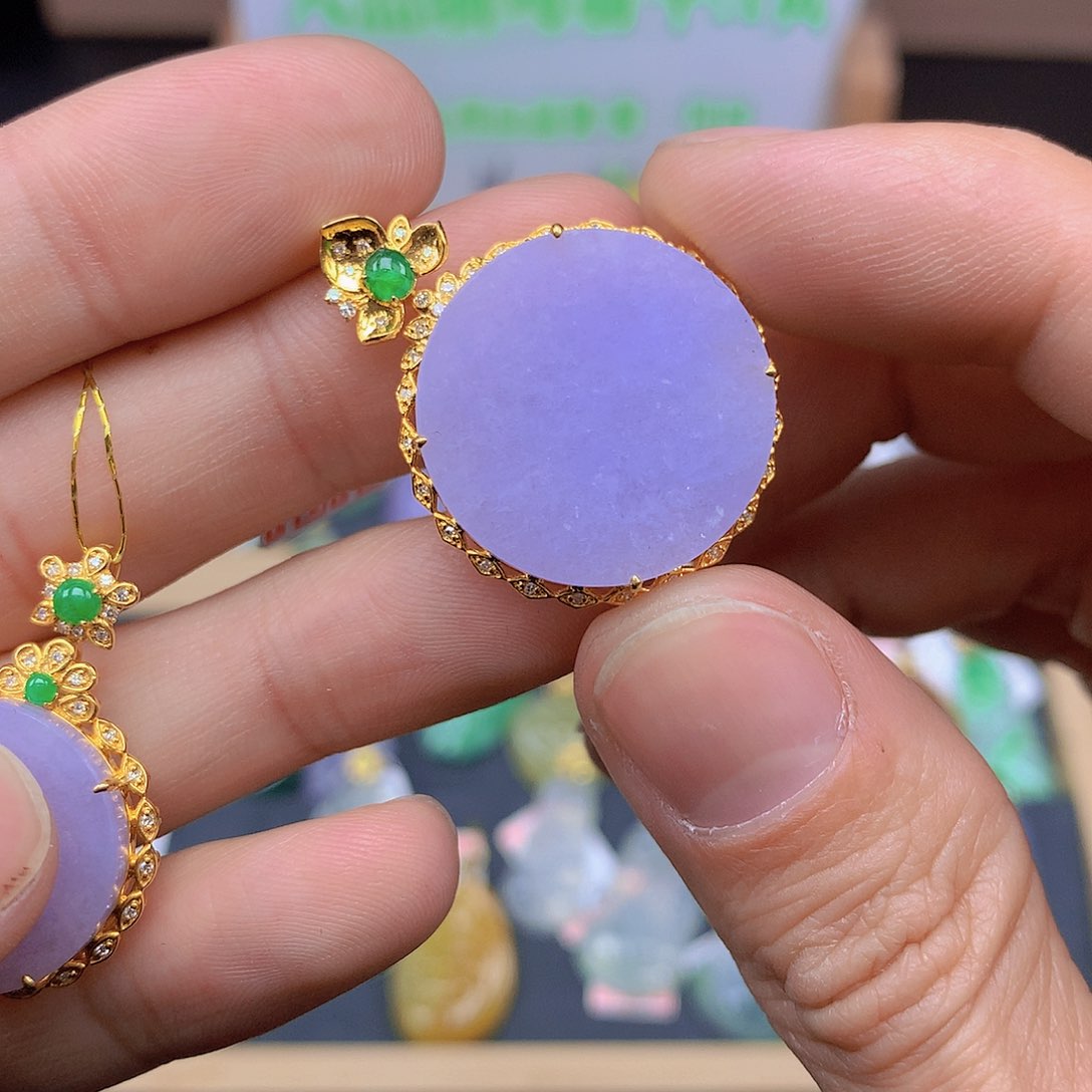 翡翠颈饰18K金镶嵌翡翠