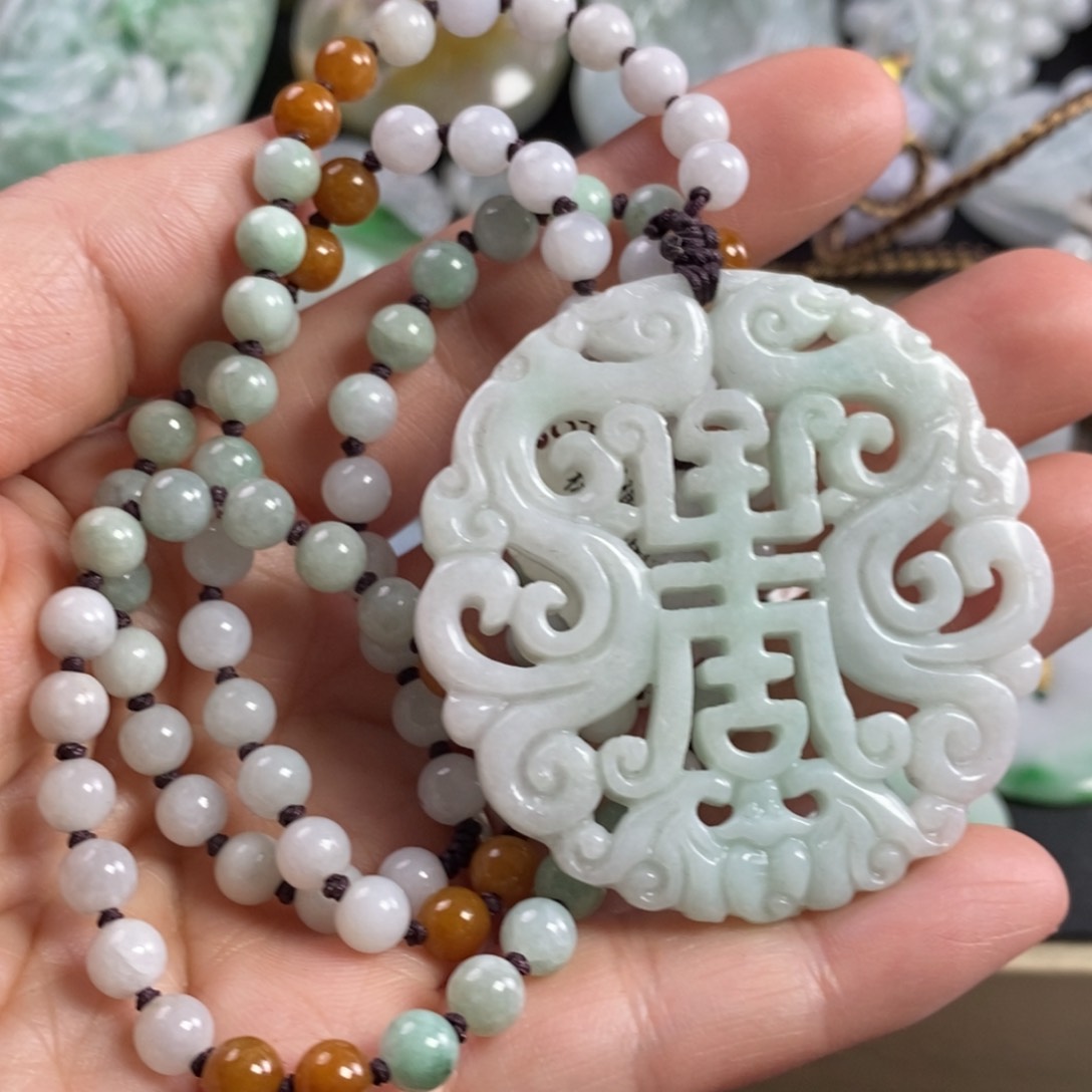 翡翠颈饰未镶嵌仿古牌