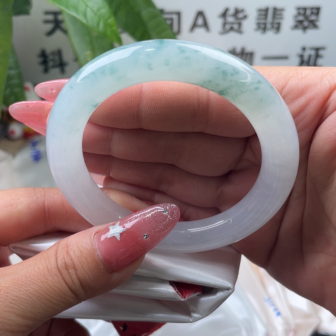 翡翠未镶嵌手镯54.9圆条