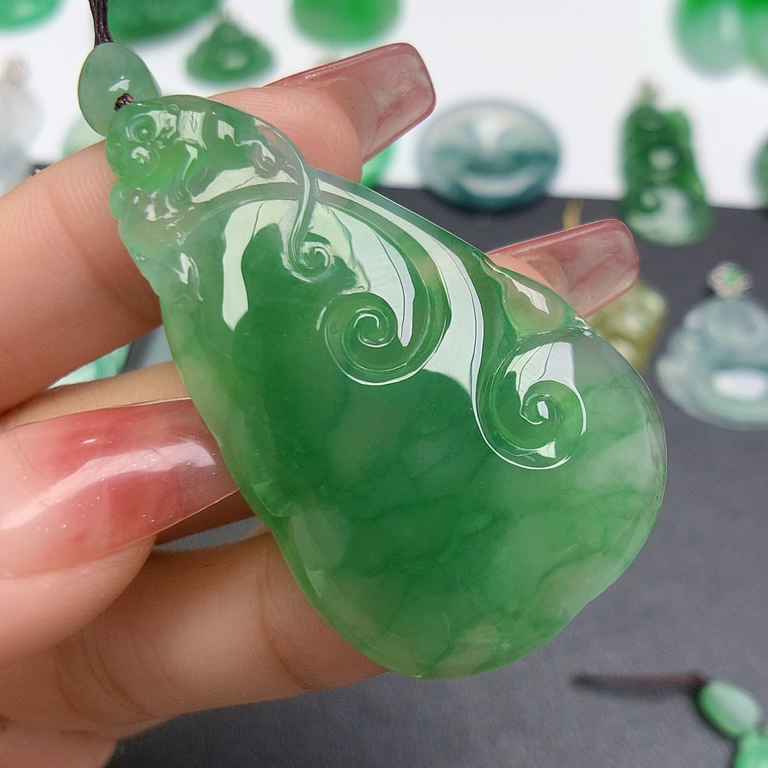 翡翠颈饰未镶嵌如意