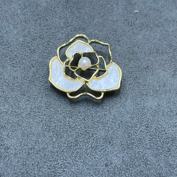 珍珠山茶花胸针6mm-0329