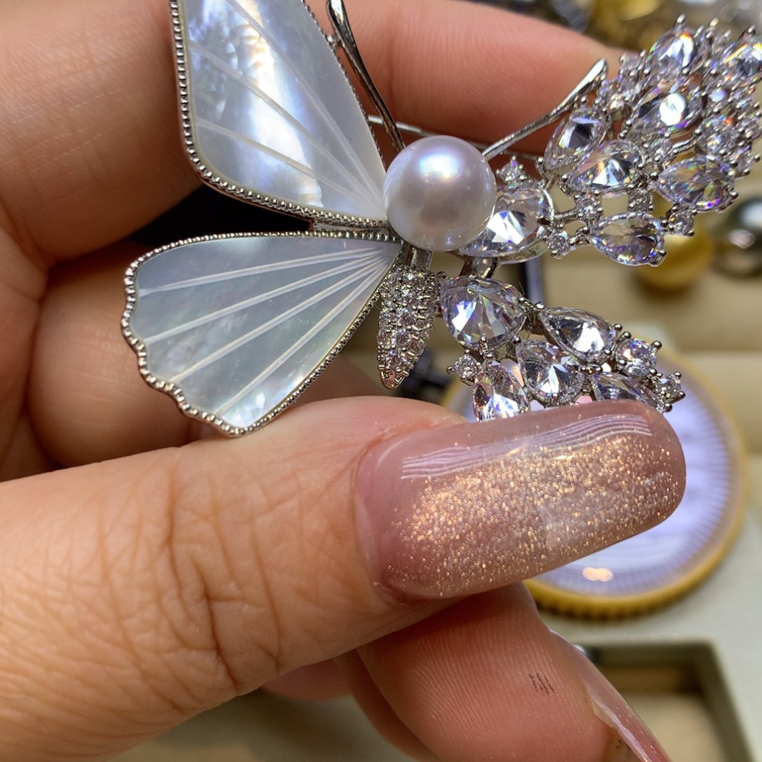 未镶嵌胸饰海水珍珠