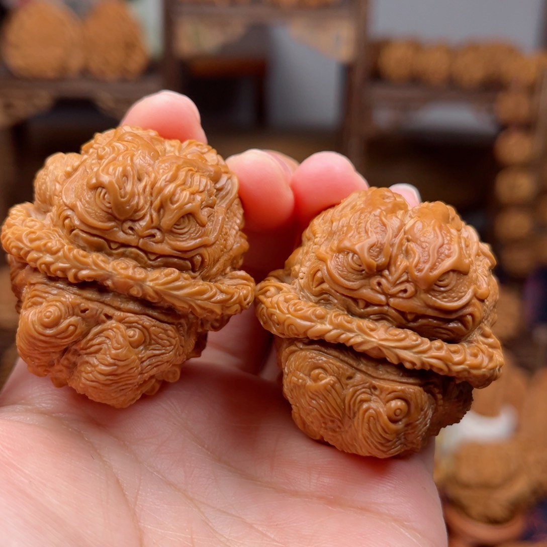 核桃把件龙蟾金蟾