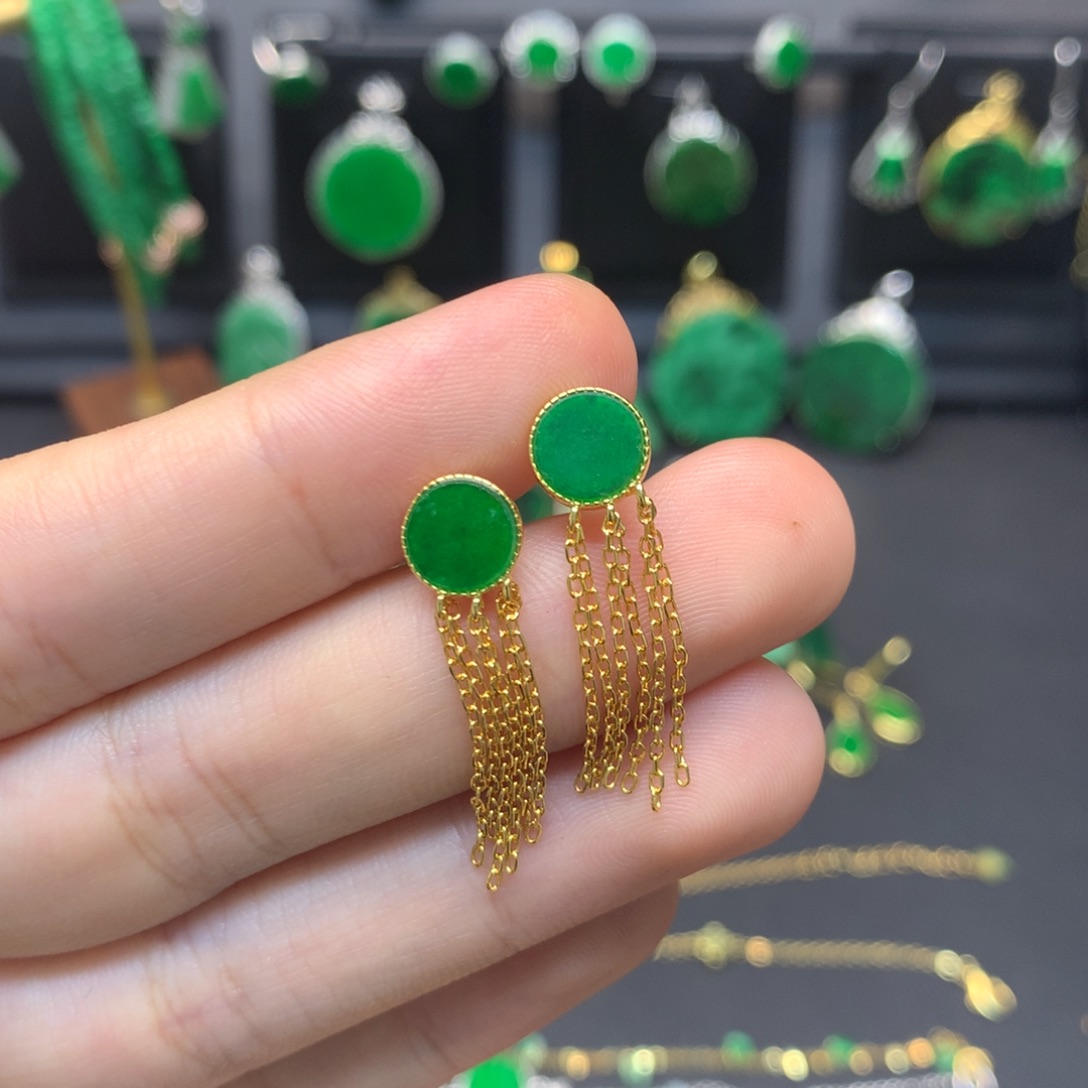 翡翠未镶嵌耳饰有纹裂