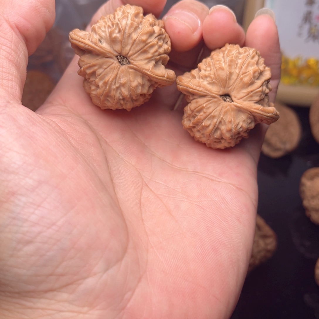 q***i文玩核桃把件40血麒麟