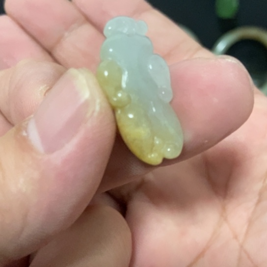 翡翠未镶嵌颈饰人生如意