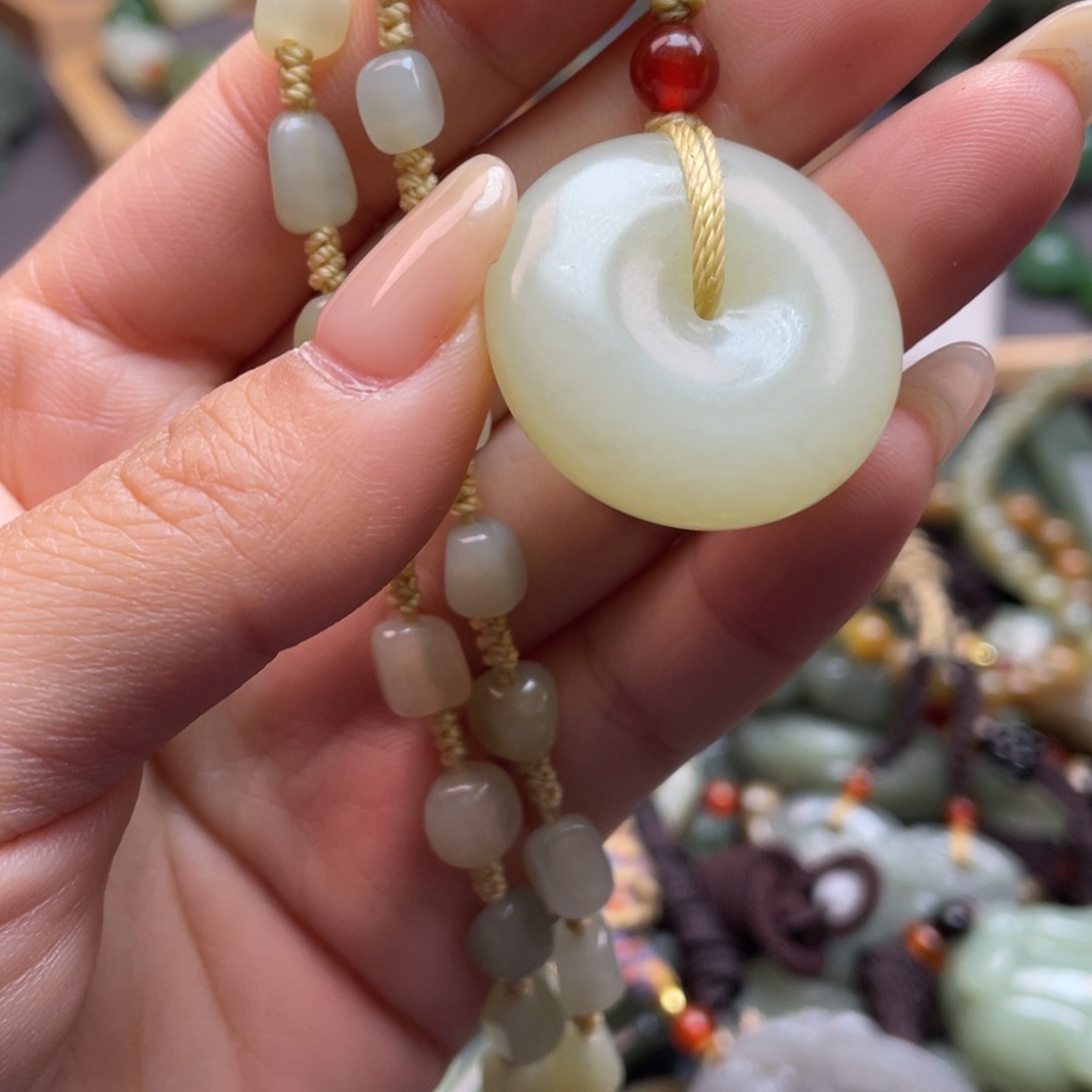 和田玉颈饰未镶嵌