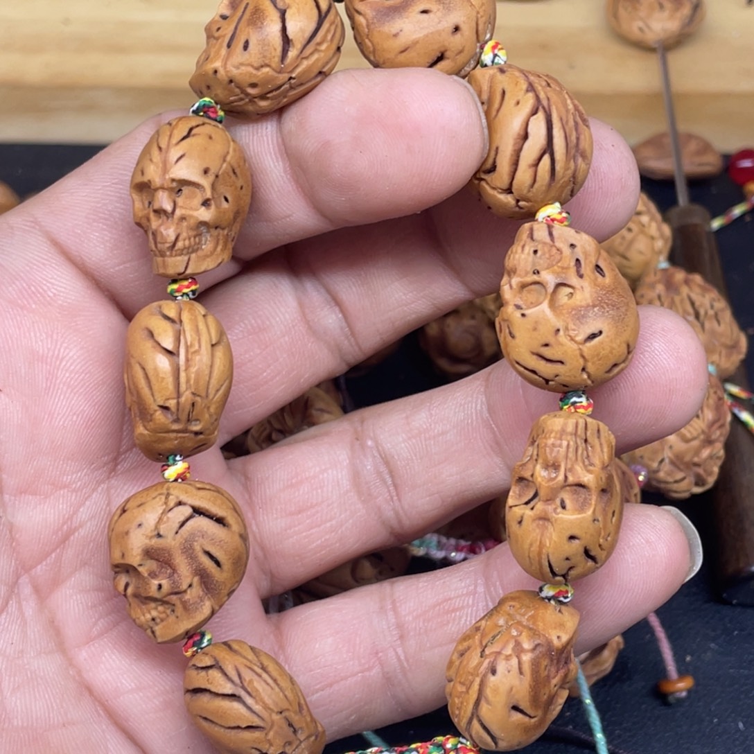 桃核雕刻骷髅手串