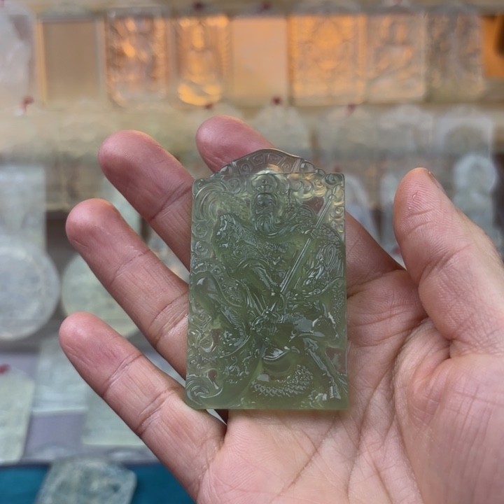 蓝***7蛇纹石玉未镶嵌颈饰关公