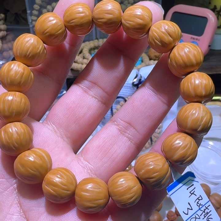 14mm猴头雕刻屁桃手串