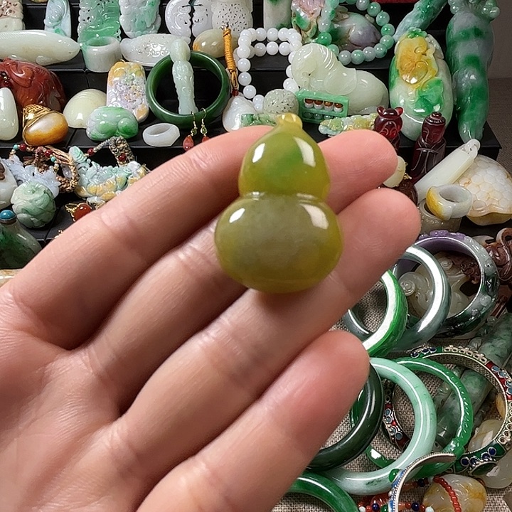 翡翠未镶嵌颈饰翡翠未镶嵌颈饰