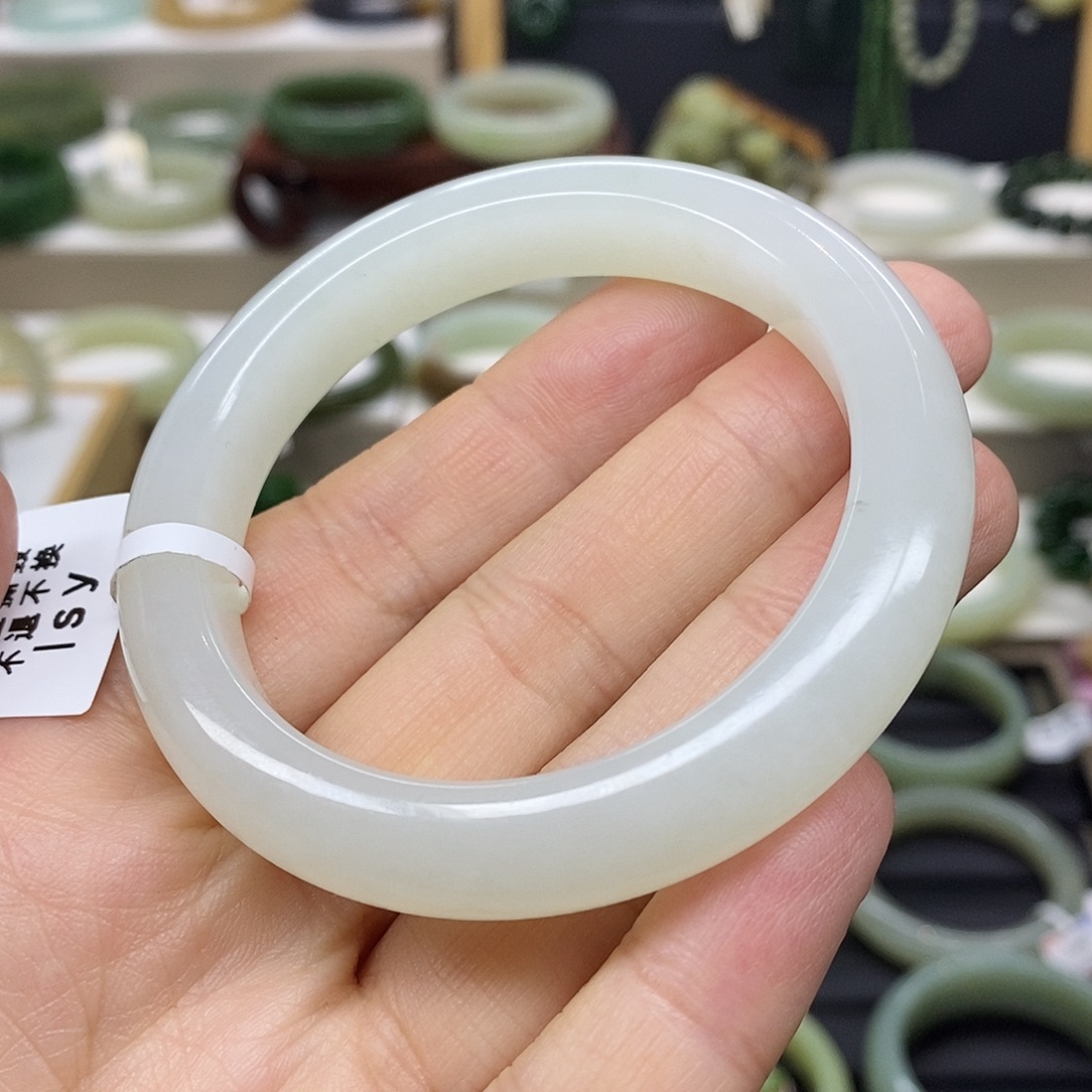 和田玉未镶嵌手镯