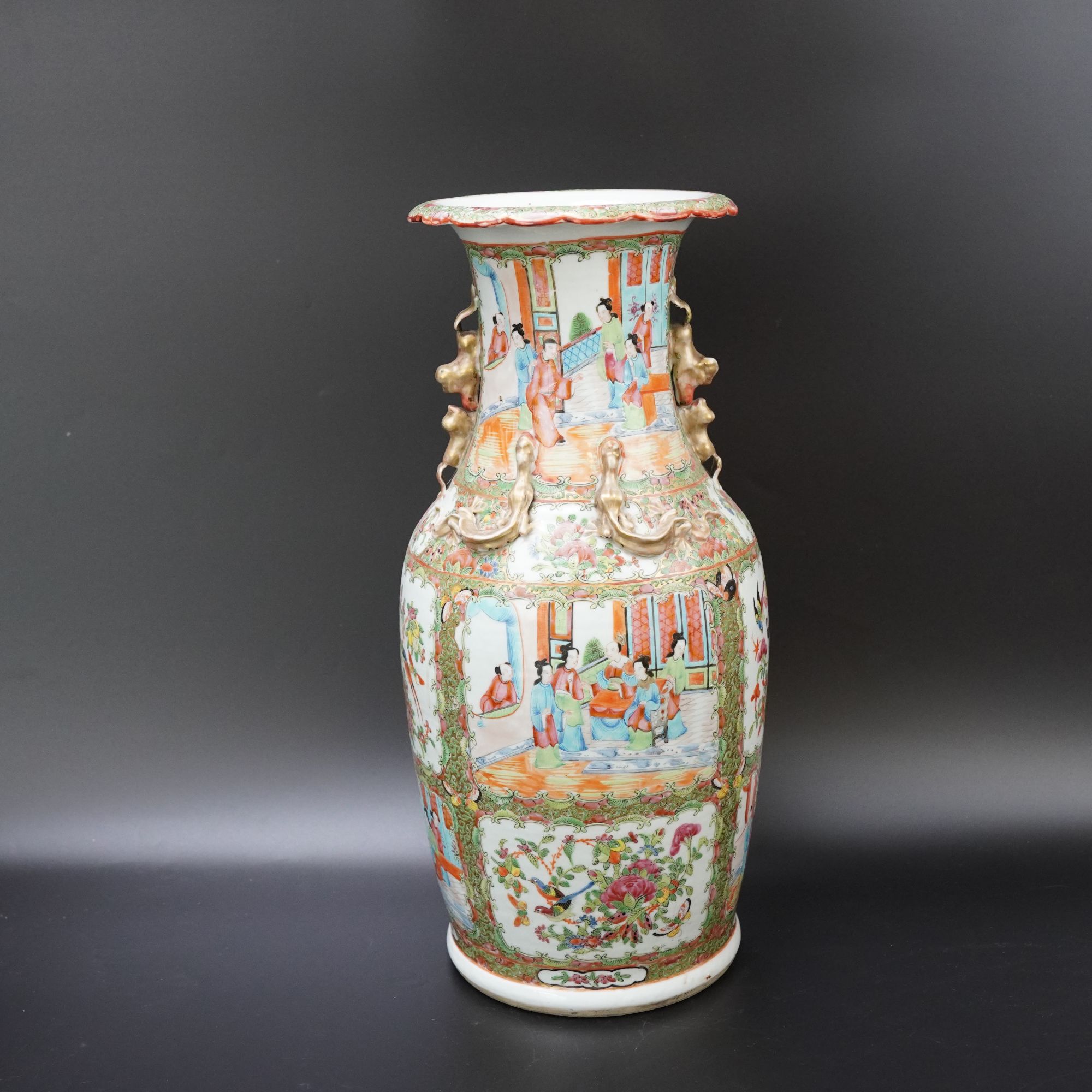 Lot.25070868清同治广彩开窗人物花鸟纹赏瓶 高：约46.5cm