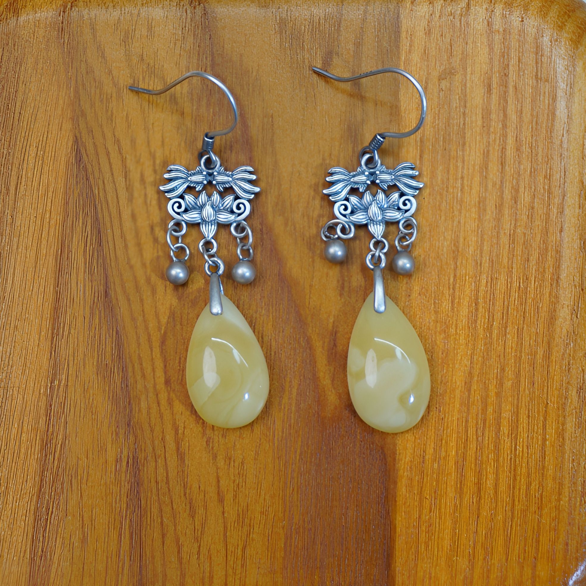 【赢玺珠宝】琥珀蜜蜡水滴耳坠s925银钩 vvs 民族风 约卡10mm