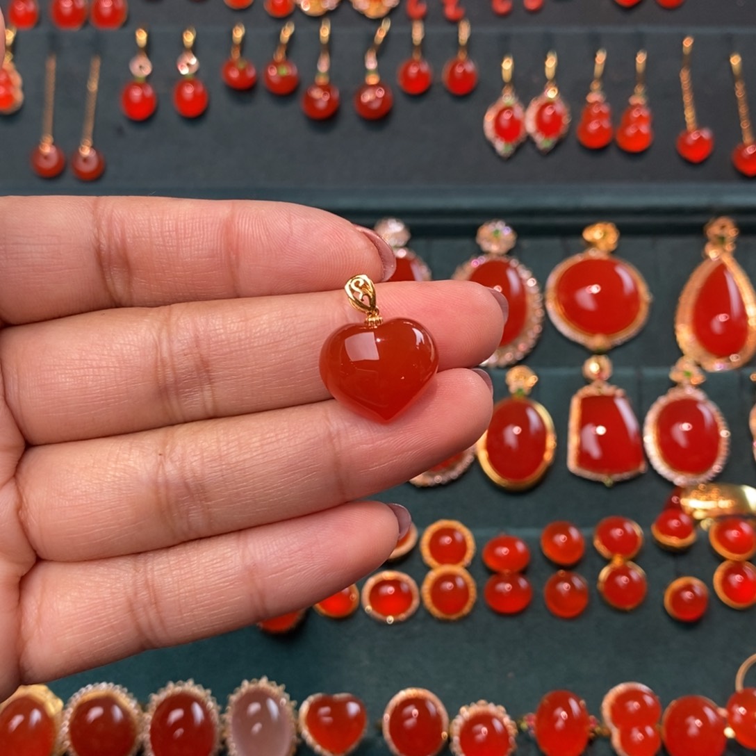 南红玛瑙18k吊坠18K金镶嵌