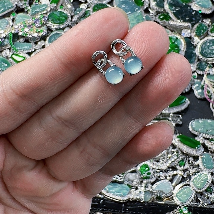 翡翠颈饰未镶嵌天然A货翡翠放漏