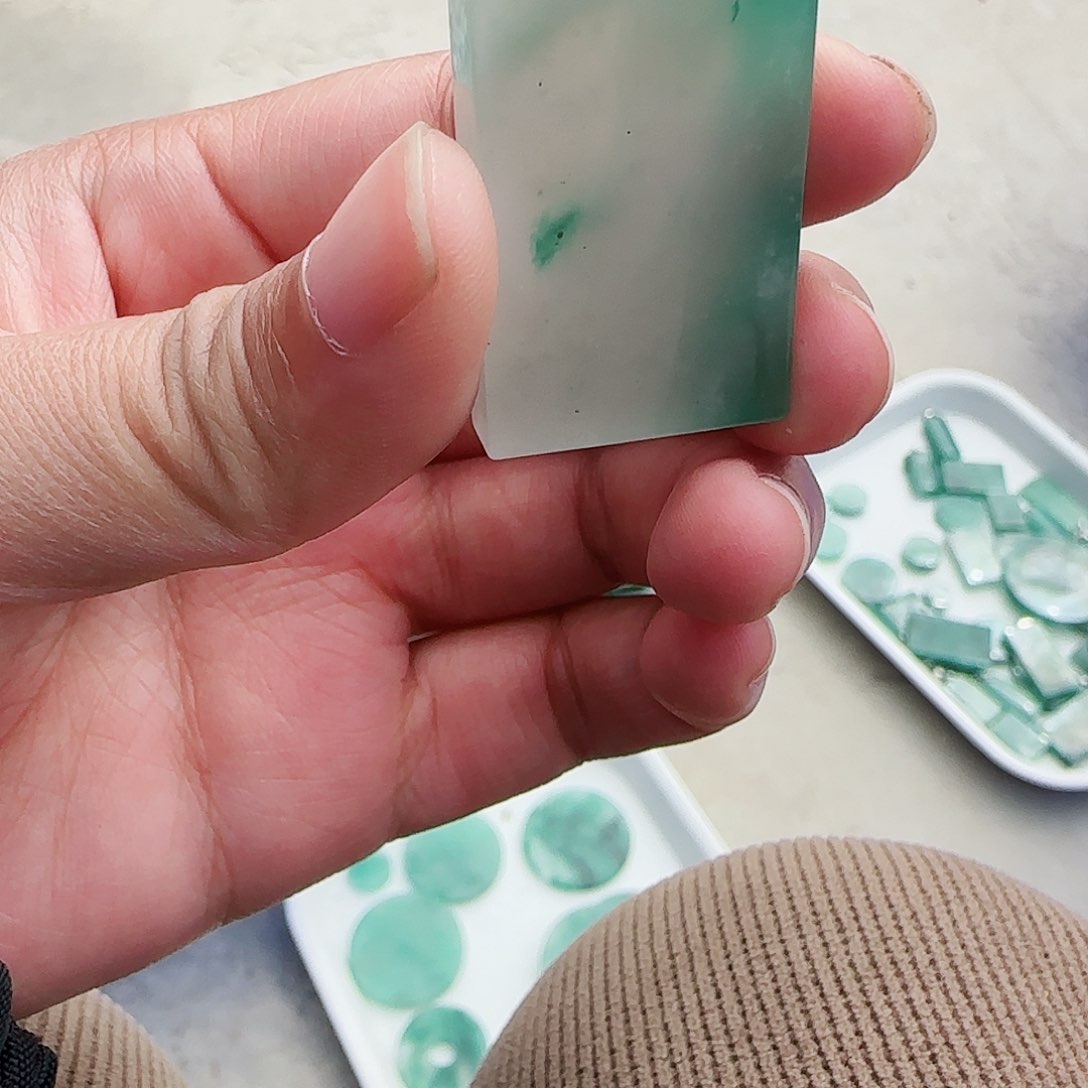 石英质玉颈饰未镶嵌