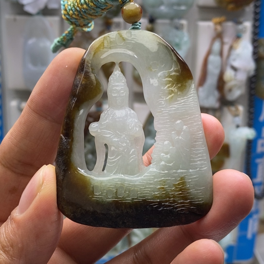 翡翠未镶嵌颈饰观音