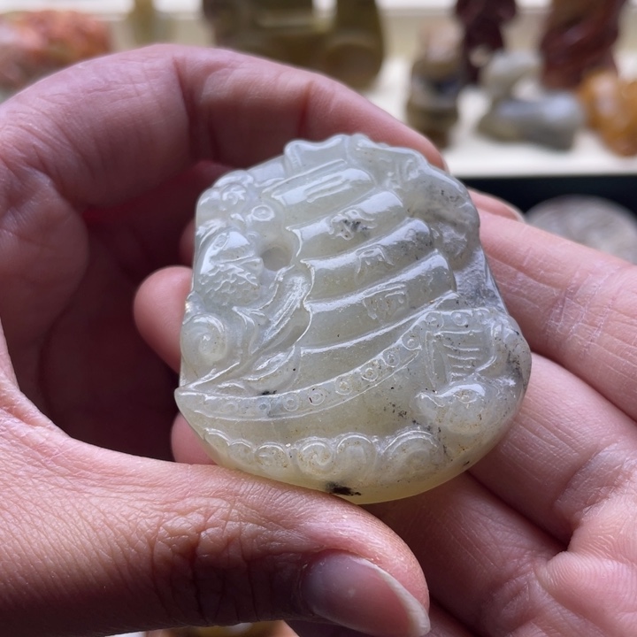 蛇纹石玉未镶嵌颈饰