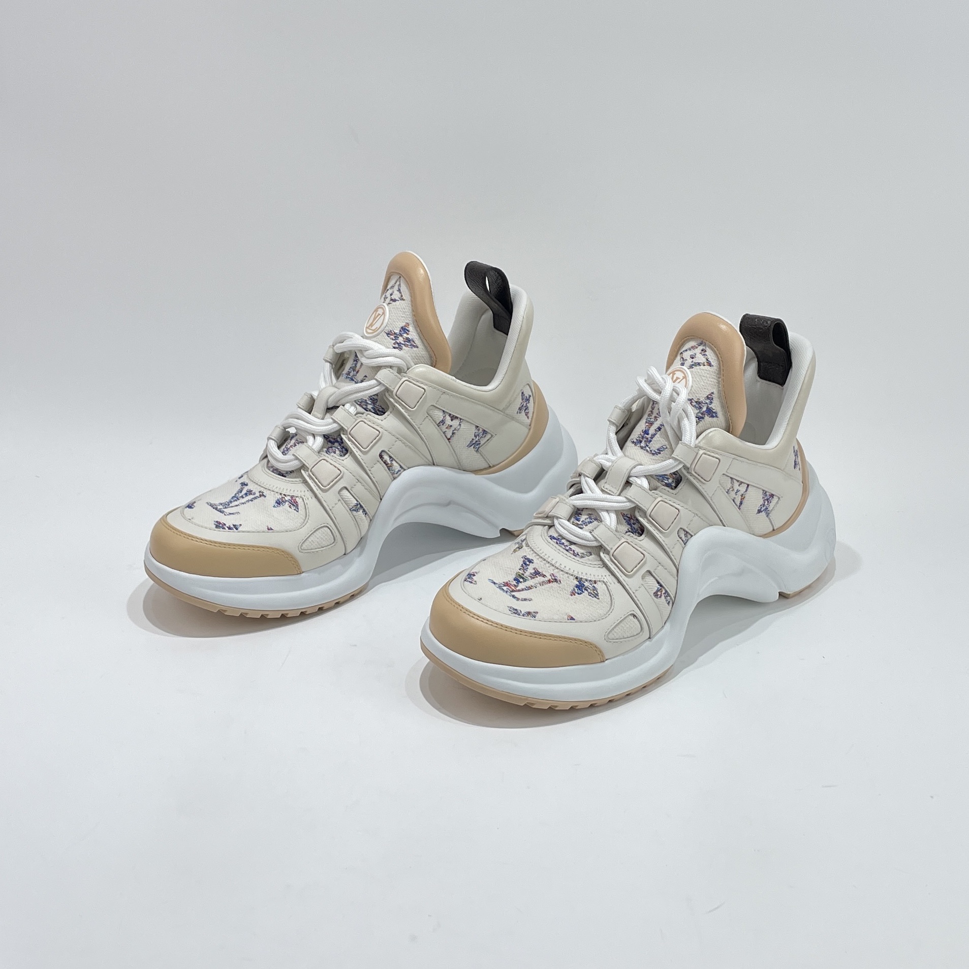 未使用 LouisVuitton/路易威登 38.5码米杏色老爹鞋女鞋/ML02065