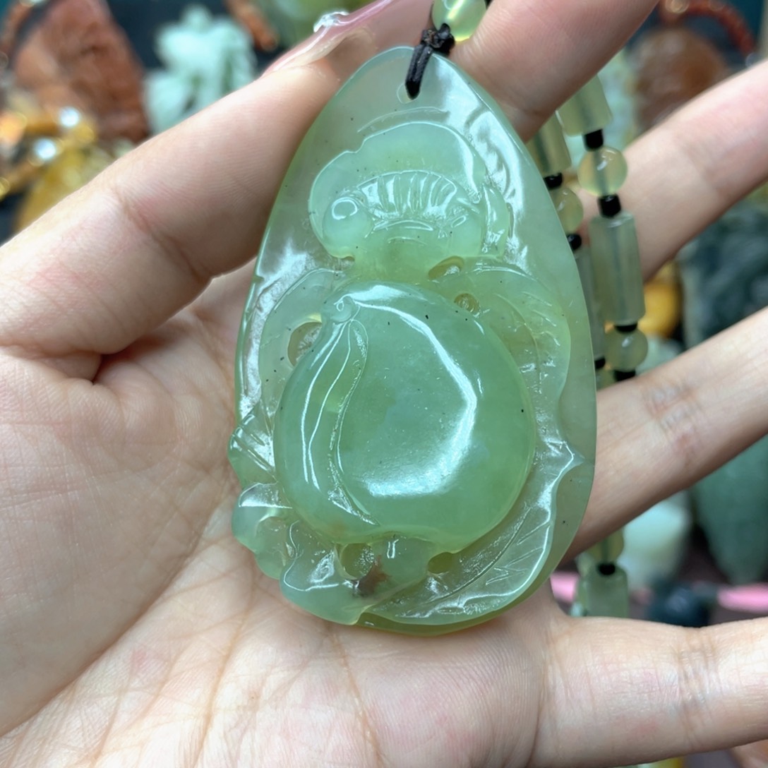 蛇纹石玉颈饰未镶嵌