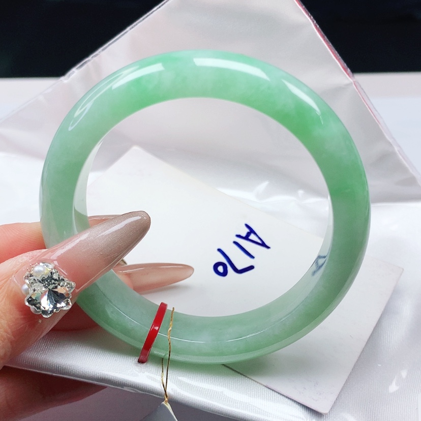 【闪购商品】翡翠手镯未镶嵌52.8圈