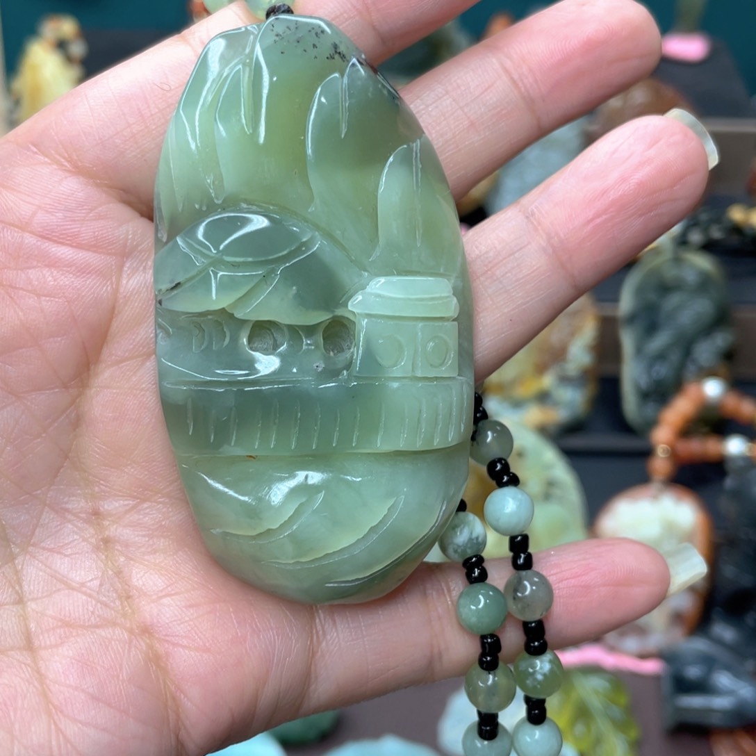 蛇纹石玉颈饰未镶嵌