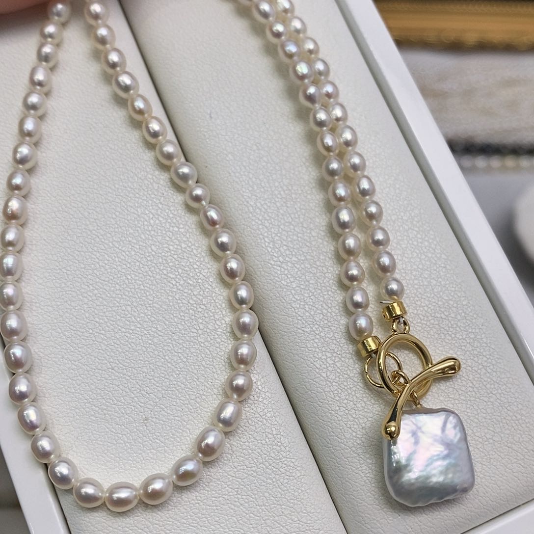 淡水珍珠颈饰合金