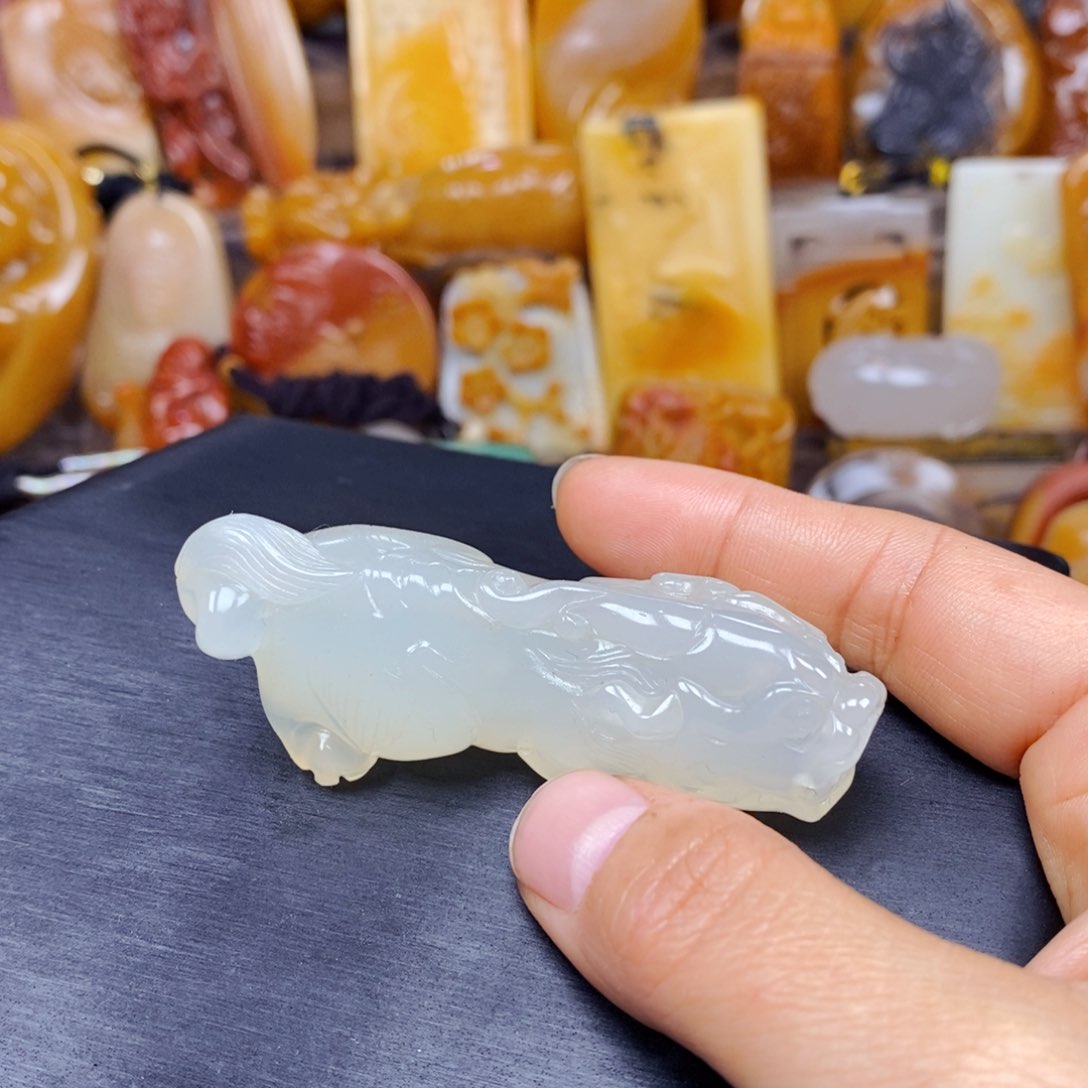 石英质玉（黄龙玉）颈饰未镶嵌