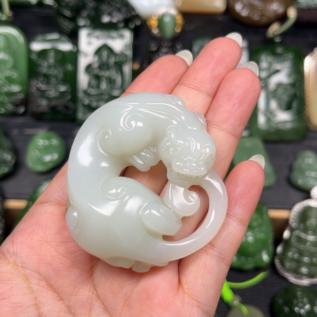 只***红颈饰未镶嵌和田玉